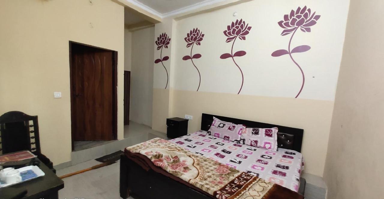 Hotel International & Restaurant Amethi Kültér fotó