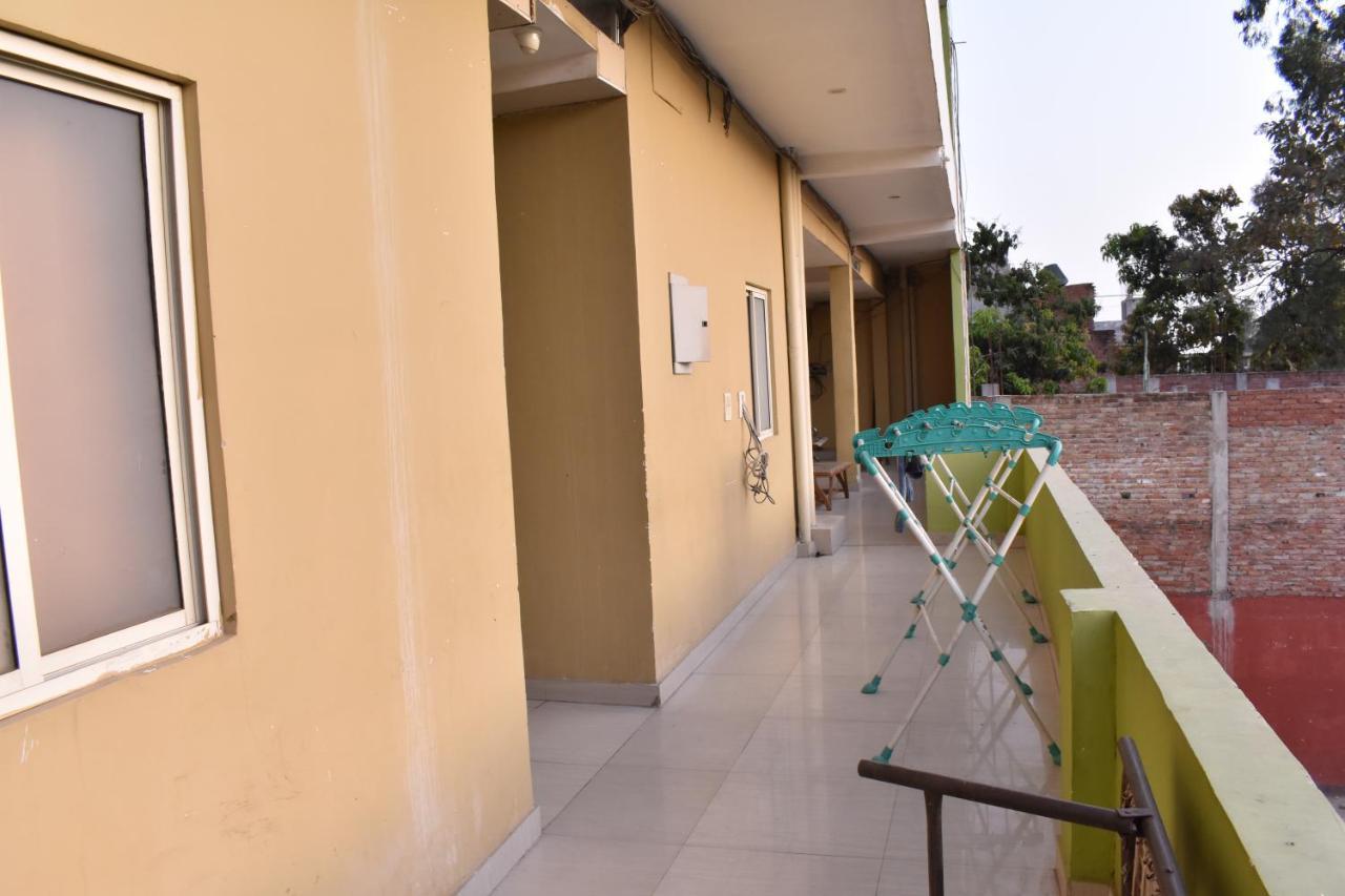 Hotel International & Restaurant Amethi Kültér fotó