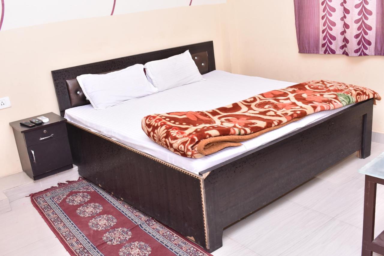 Hotel International & Restaurant Amethi Kültér fotó